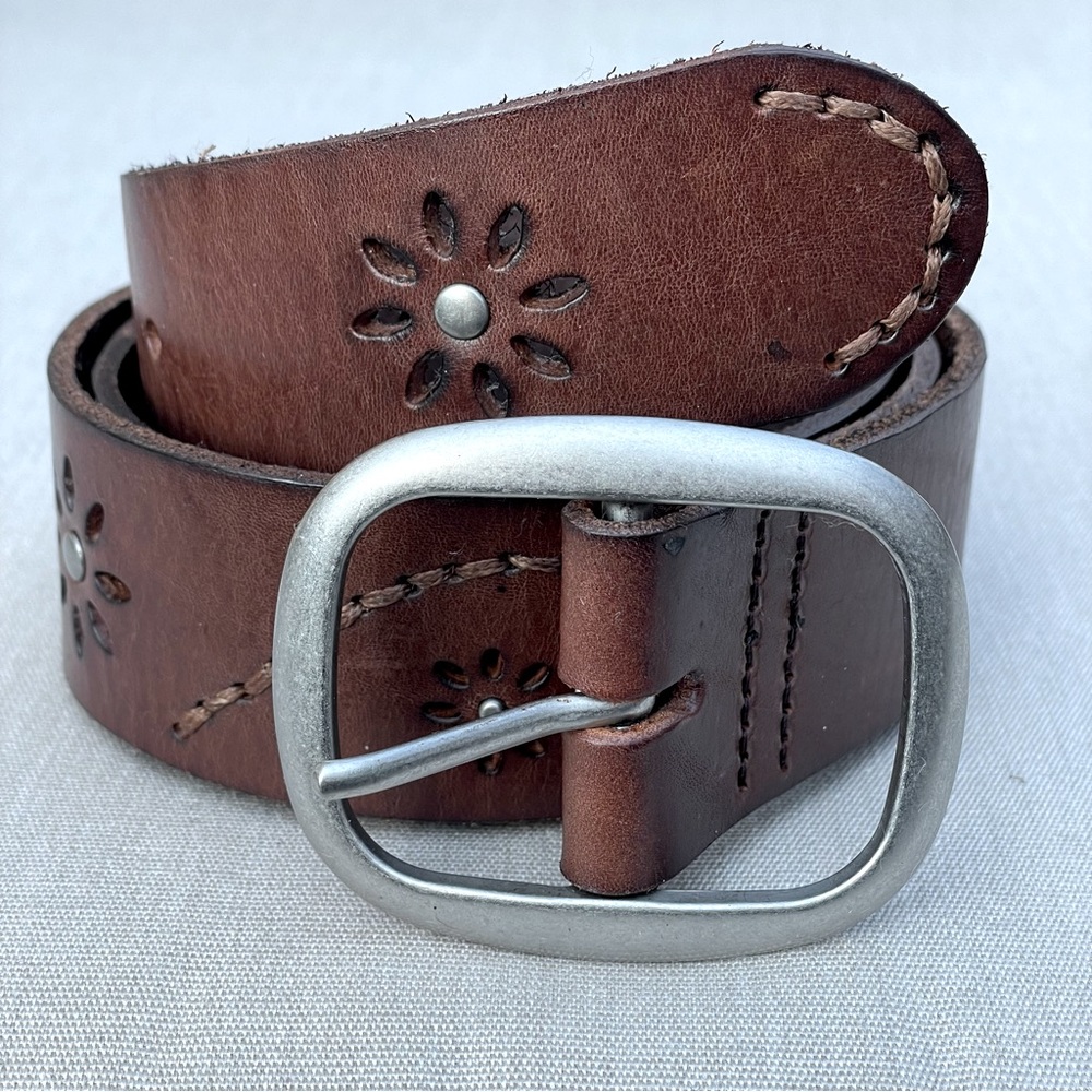 Aeropostale 100% Leather 
Embroidered Cut out Brown Leather Belt 
Medium